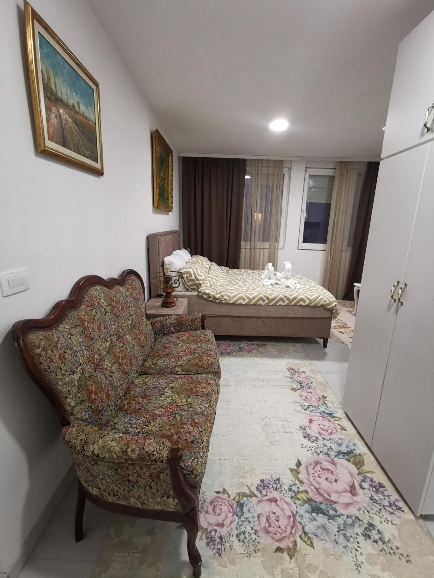 In Apartments Airport Mitrovici  Esterno foto